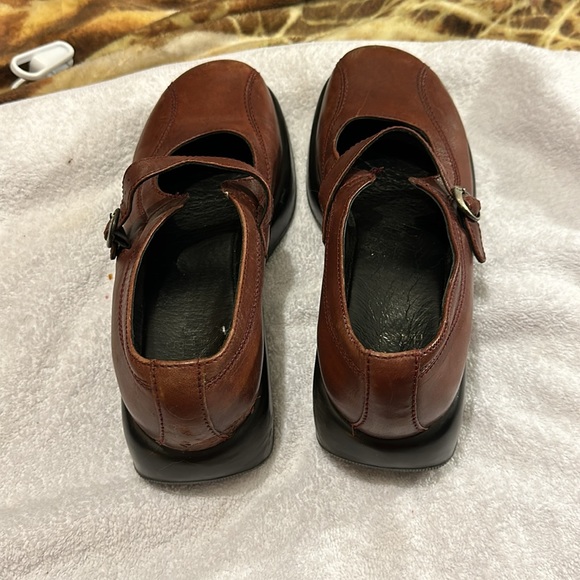 DANSKO MaryJane style shoes.  Burgundy. Sz EU 39/ US Approx Sz 9. - Picture 2 of 8